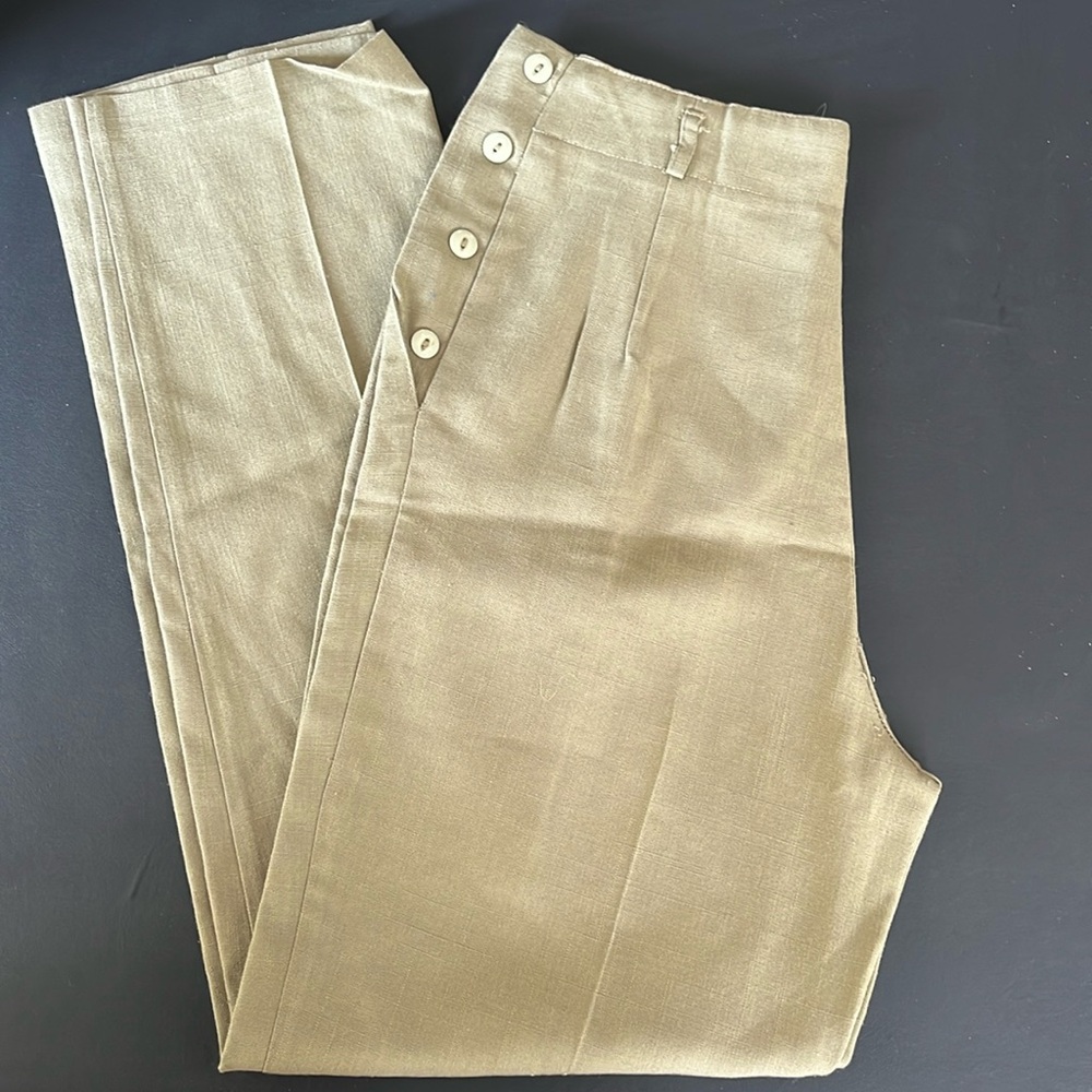 High waisted side button green trousers. Casablanca brand size 6. Pockets.